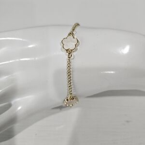 Pearl White And Gold Clover Bracelet